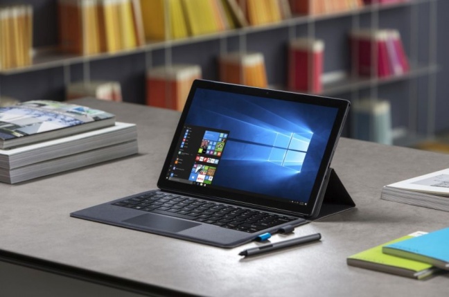Alcatel má nový hybrid tabletu a notebooku. Volá sa PLUS 12