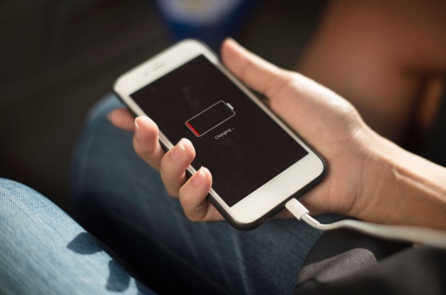 Ako dlho by vám mala vydržať batéria v mobile?