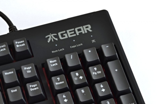 Testovali sme mechanickú klávesnicu Fnatic Gear Rush