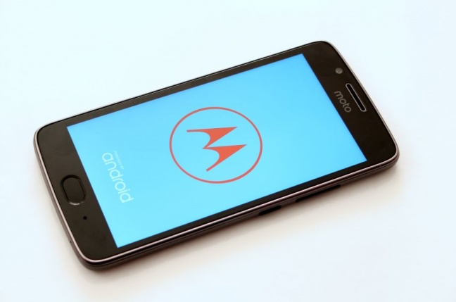 Testovali sme cenovo dokonale výhodný smartfón Moto G5