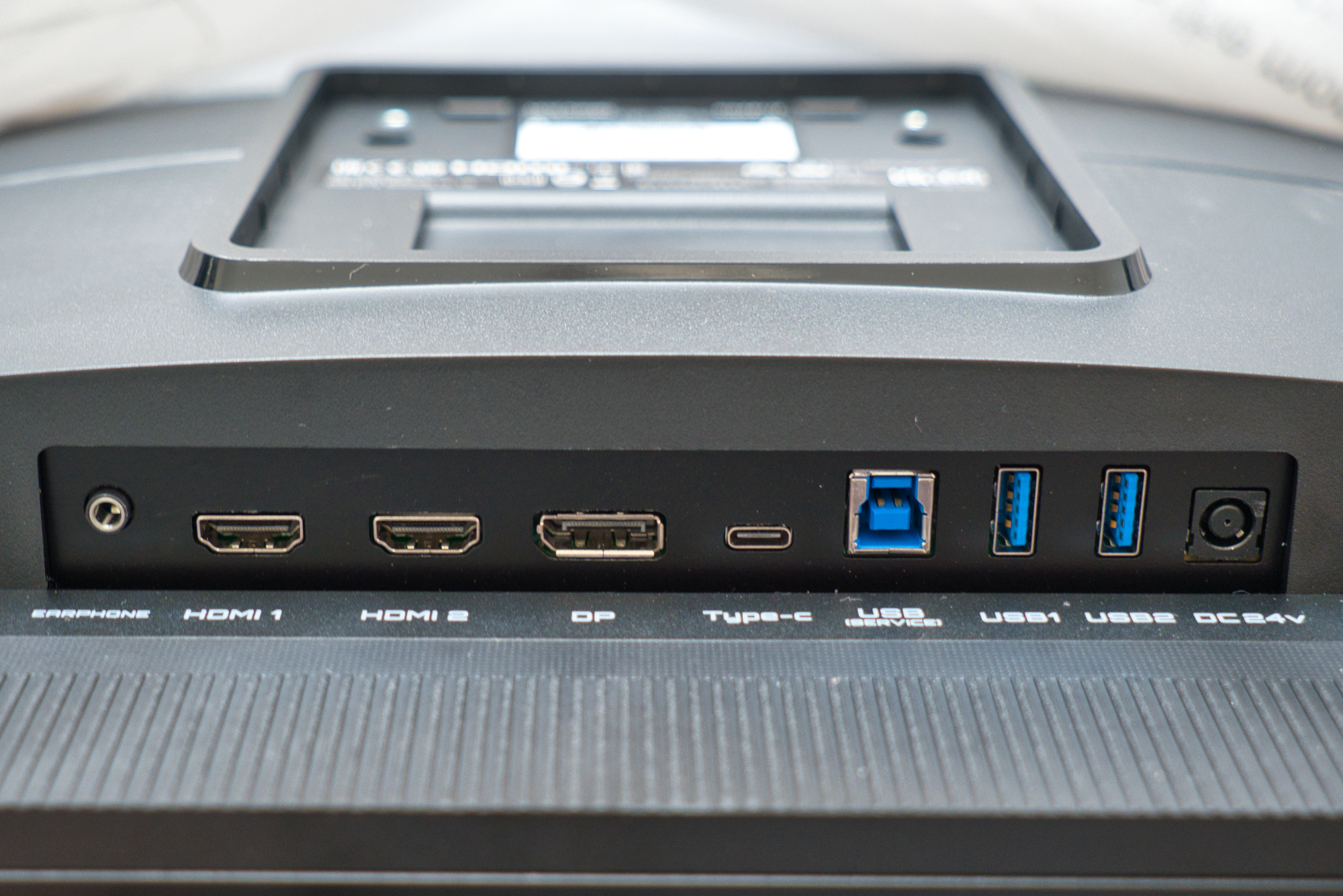 Gigabyte MO27Q28G - vstupy